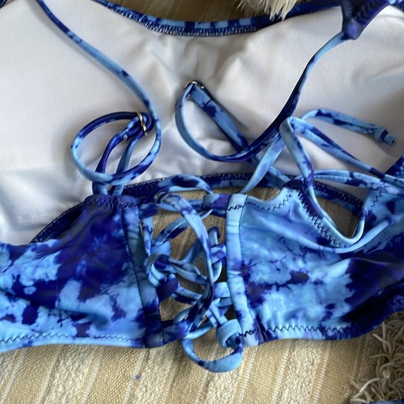 Swimsuit with cutouts - Picture 3 of 3